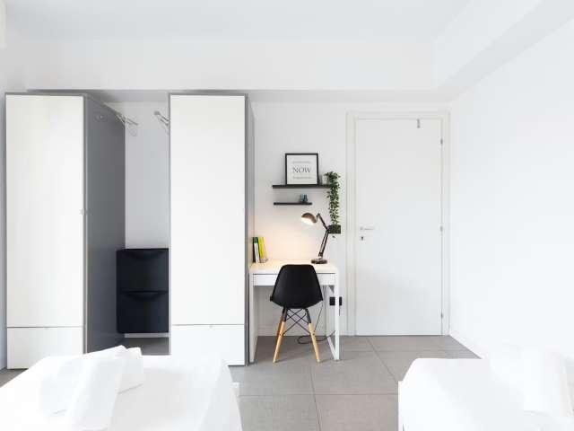 Letto in affitto camera condivisa, appartamento con 3 camere da letto, Bovisa Milano