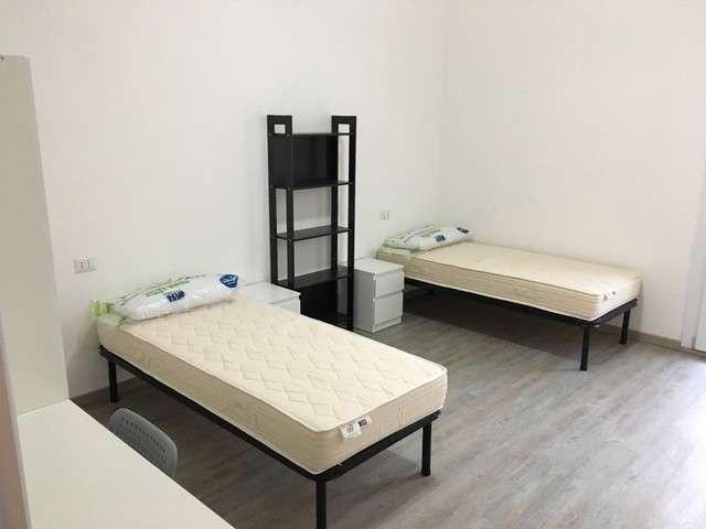 Letto in affitto in appartamento con 3 camere da letto a Bologna
