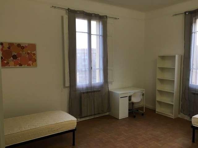 Letto in affitto in appartamento con 3 camere da letto a Bologna