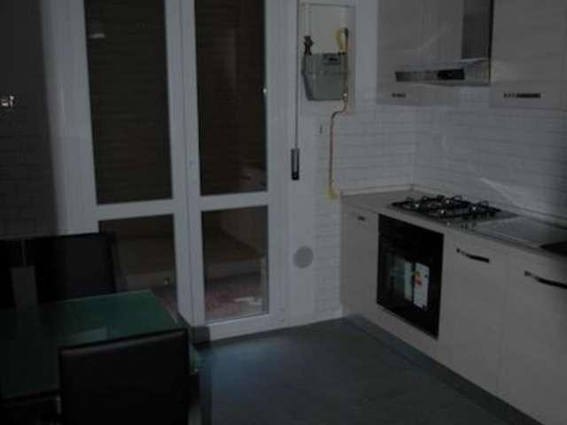 Letto in affitto in appartamento con 3 camere da letto a Bologna