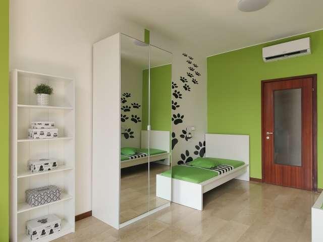 Letto in affitto in appartamento con 3 camere da letto a Milano