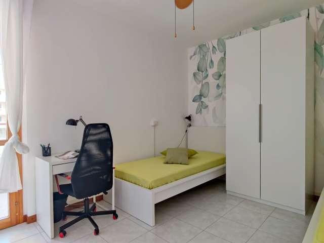 Letto in affitto in appartamento con 3 camere da letto a Milano