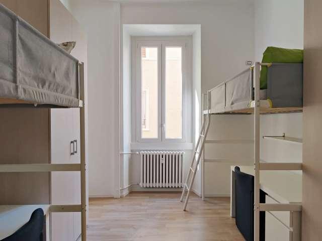 Letto in affitto in appartamento con 3 camere da letto a Milano