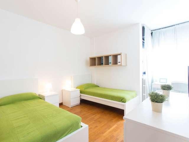 Letto in affitto in appartamento con 3 camere da letto a Milano