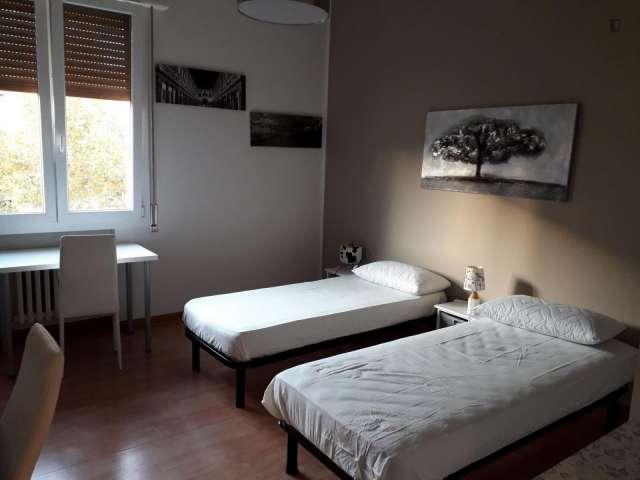 Letto in affitto in appartamento con 2 camere da letto a Bologna