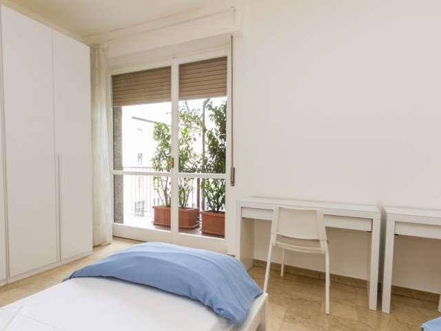Letto in affitto in appartamento con 2 camere da letto a Lambrate, Milano