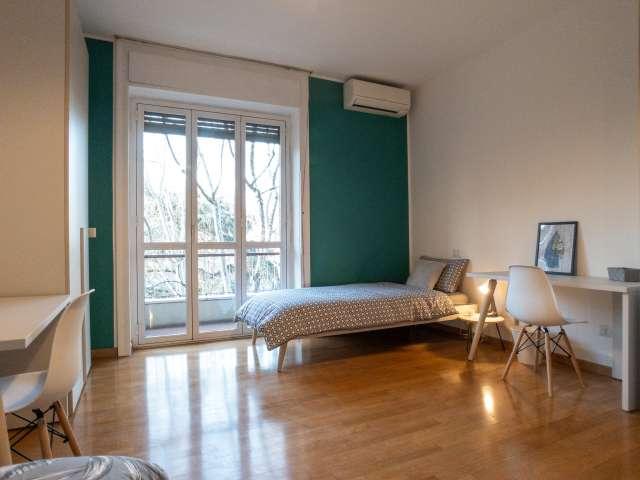 Letto in affitto in appartamento con 4 camere da letto, Zona Solari