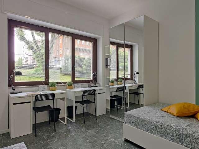 Letto in affitto in appartamento con 5 camere da letto a Milano