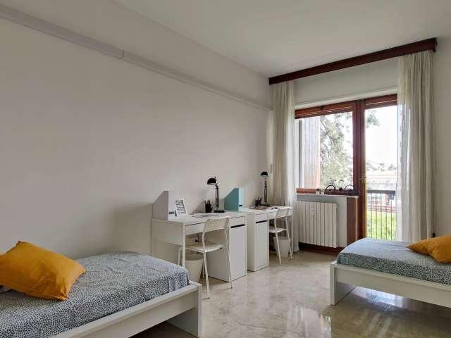 Letto in affitto in appartamento con 5 camere da letto a Milano