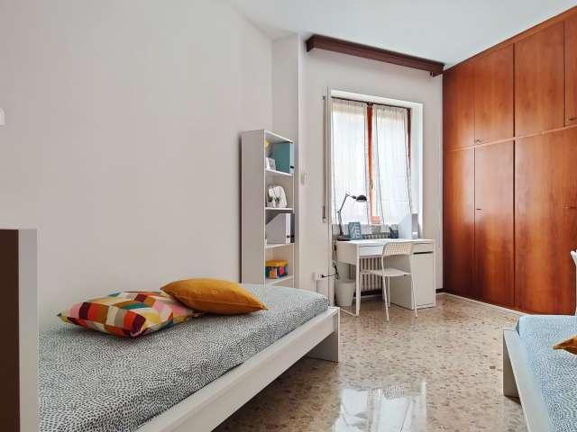 Letto in affitto in appartamento con 5 camere da letto a Milano