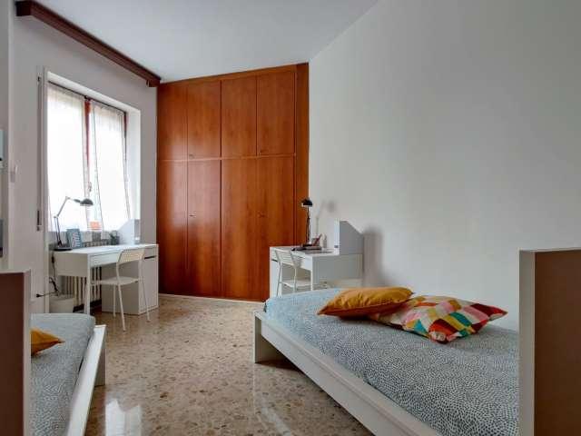 Letto in affitto in appartamento con 5 camere da letto a Milano