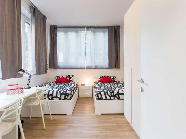 Letto in affitto in appartamento con 6 camere da letto a Milano