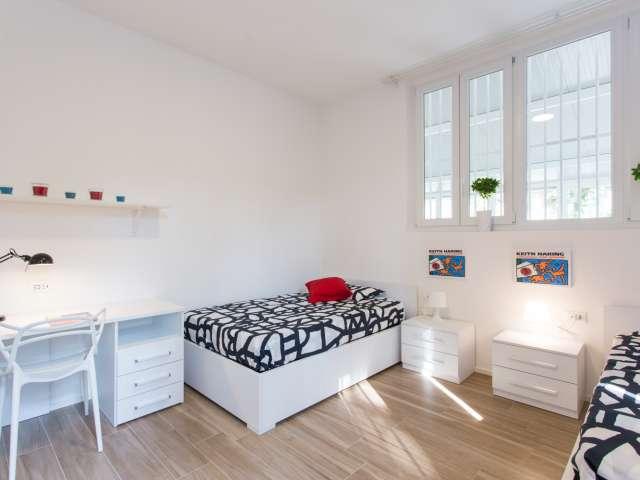 Letto in affitto in appartamento con 6 camere da letto a Milano
