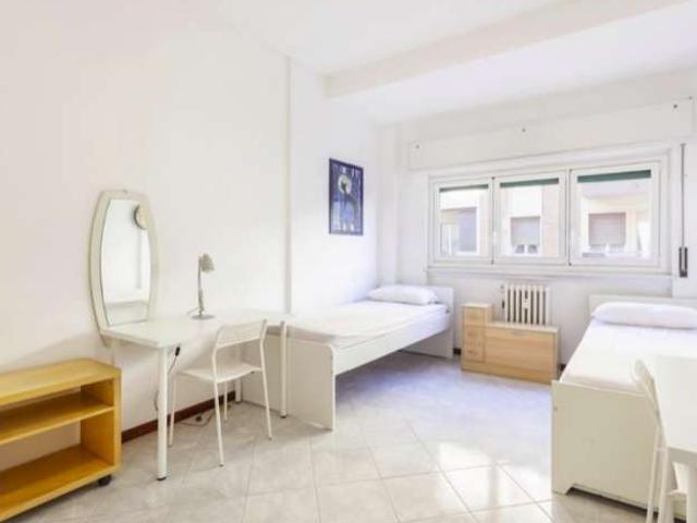 Letto in affitto in camera condivisa, appartamento con 2 camere da letto a Milano