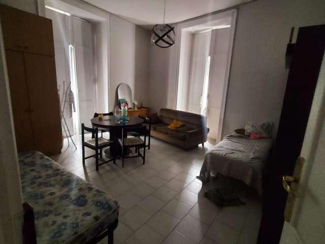 Letto in affitto vicino Università, Napoli