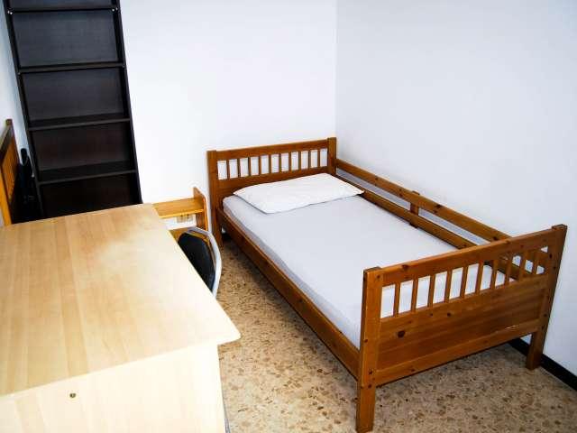 Letto in camera condivisa in appartamento a Navigli, Milano