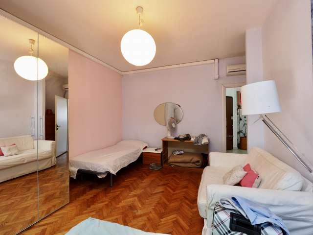 Letto in camera condivisa in appartamento a Derganino, Milano