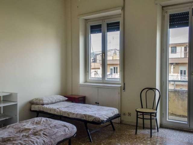 Letto in camera condivisa in appartamento con 3 camere da letto a Roma