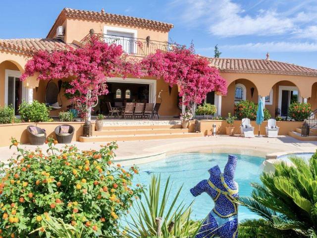 Leucate Maison T9 de 265 m2 Studio 35 m2 Jardin de 1500m2
