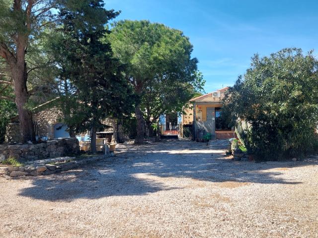 Leucate proche, mas de 200 m2 en deux parties sur 6500m2 avec piscine