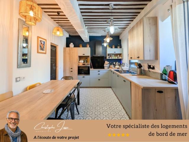 LEUCATE VILLAGE Maison de caractère avec terrasse suspendue