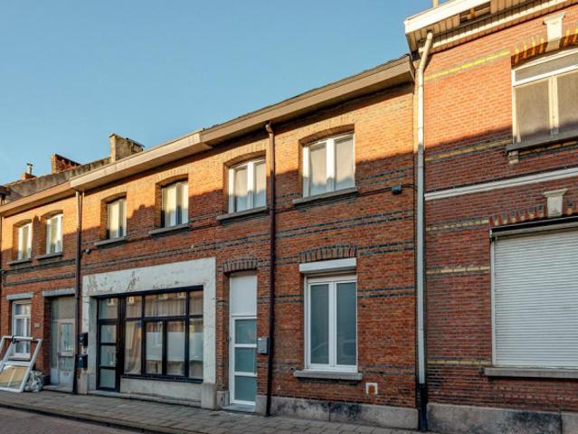 Leuk huis met koer in rustige buurt