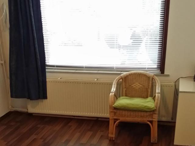 Leuke en aantrekkelijke kamer op begane grond