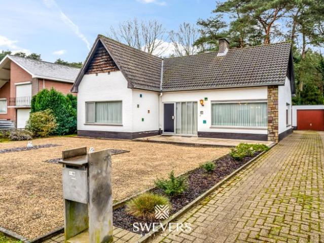 Leuke gelijkvloerse woning op groen perceel van 9 are vlakb