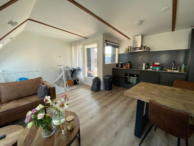 Leuke split level woning met twee slaapkamers in het centrum!, Groningen