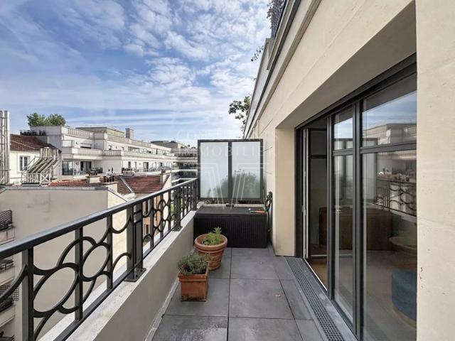 LEVALLOIS CENTRE. SUPERBE DEUX PIECES/BALCON