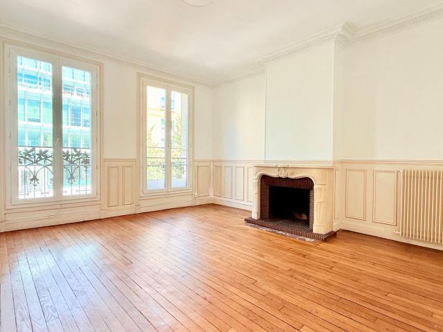 LEVALLOIS PERRET Anatole France ? Charme de l'ancien et emplacement premium pour ce 2 pièces lumineux