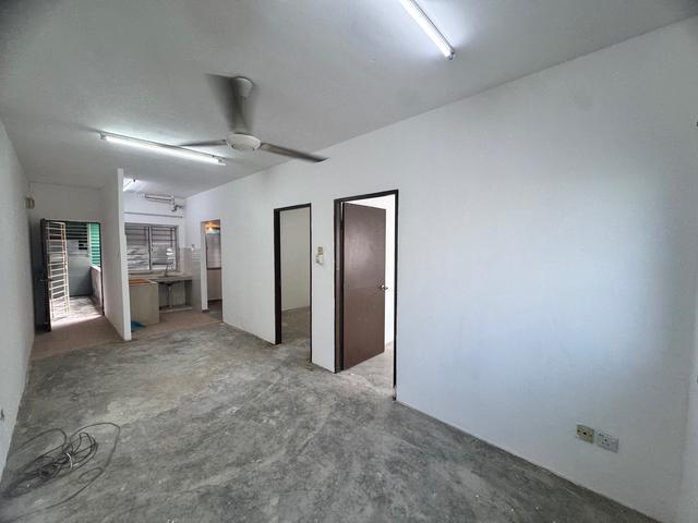 LEVEL1 CAT BARU FLAT SAUJANA IMPIAN SAUJANA PUTRA BSP ELiTE