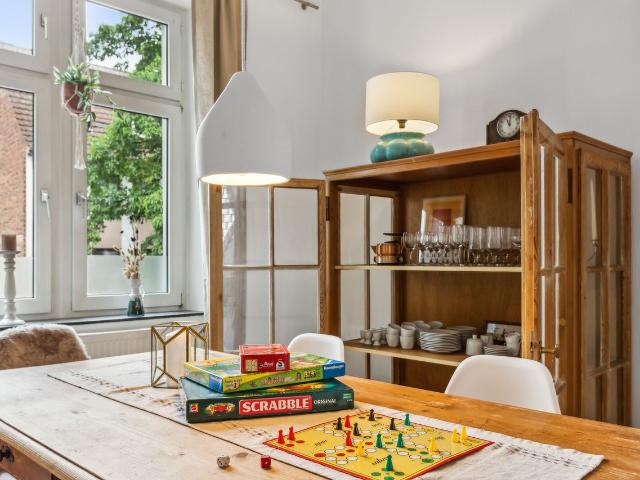 LEVEL22 | Comfortable Historic Apartment for Business Travelers, Fireplace & Prime Location, Leverkusen Amsterdam Apartments for Rent