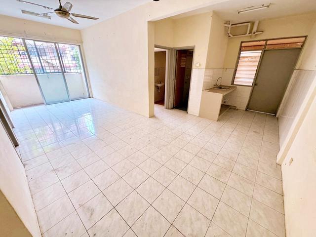 LEVEL 1 Near MRT Apartment Putra Impian Seri Kembangan