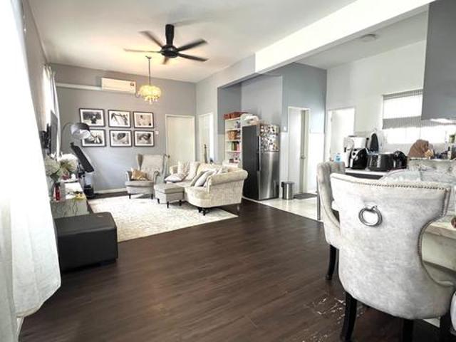 LEVEL 1 SAIZ BESAR END UNIT Eristana Townhouse Saujana Utama