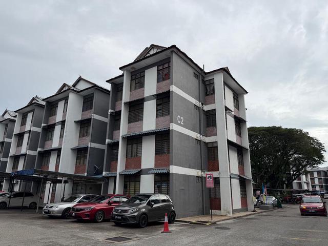 Level 2 Flat Pauh Indah Freehold Fully Furnished 4R2B Rental