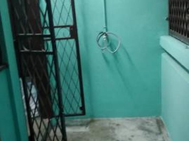Level 2 Flat Taman Perling For Sale