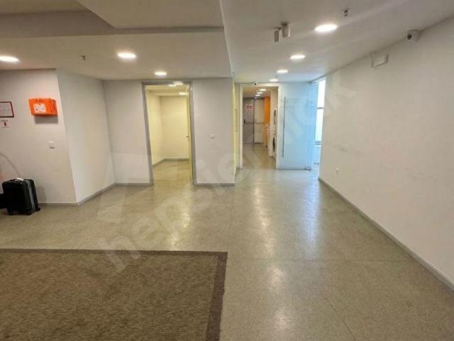 LEVENT'TE MERKEZİ LOKASYONDA 400 M2 OFİS FIRSATI