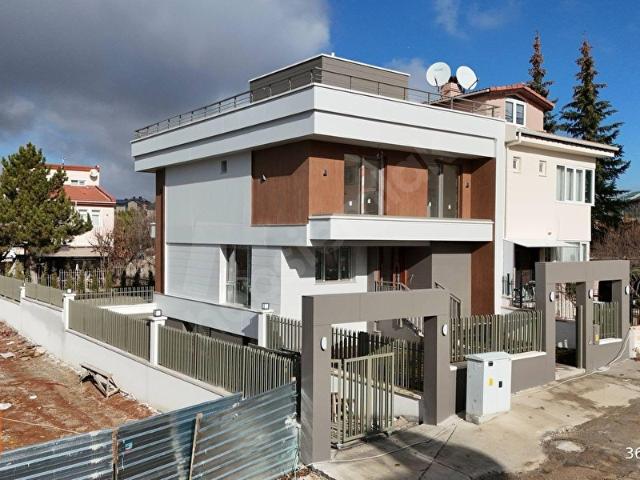 LEVENT'TEN İNCEK BULVARI YAKINI 8+2+5 BANYOLU KAPALI OTOPARKLI YERDEN ISITMALI ASANSÖRLÜ SIFIR VİLLA