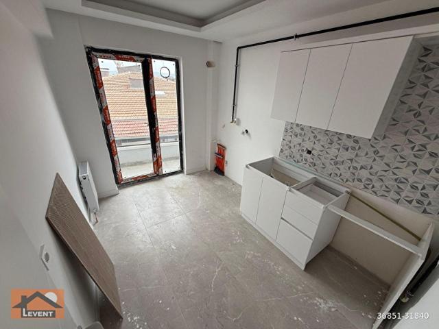 LEVENT'TEN MÜRSEL ULUÇ MAHALLESİNDE 2+1,80M2 GİRİŞ KATTA ARA KAT KONUMUNDA SIFIR BİNADA ASANSÖRLÜ
