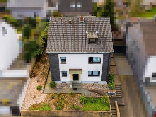 Leverkusen Opladen: Freistehendes Mehrfamilienhaus im gepflegten Zustand in begehrter Wohnlage