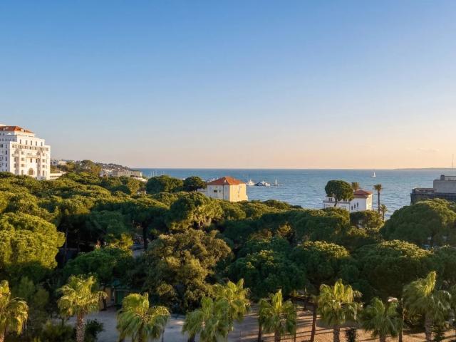 L'Exception à la Pinède: Vue Mer, Calme & Prestations Haut. 54m² Juan les Pins