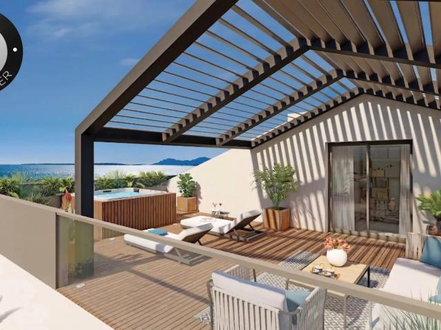 L'Exception Pieds dans l'Eau à Juan les Pins 118m² Juan les Pins