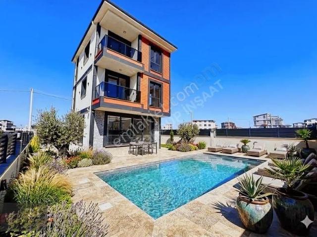 ꧁ Leyalgrup꧂⫸360m2 Arsa İçinde Havuzlu Şık Tasarım Lux Vılla