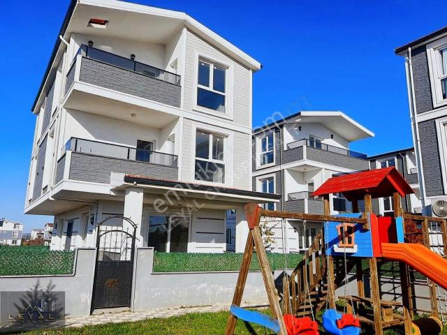 ⫷꧁ Leyalgrup꧂⫸çocuk Park Alanlı Tam Müstakil İskanlı Merkezde