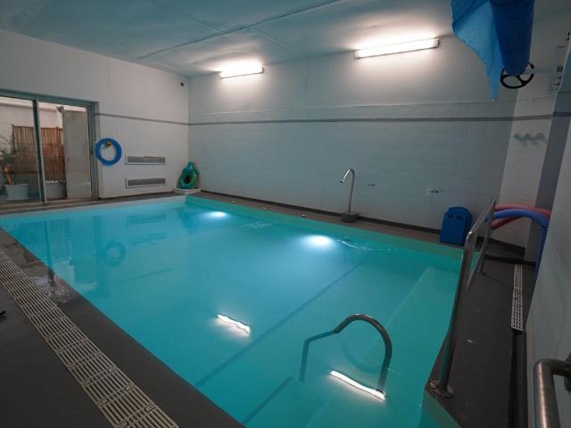 LEZIGNAN CORBIERES LOCAL COMMERCIAL, PISCINE SPA piscine professionnelle équipée