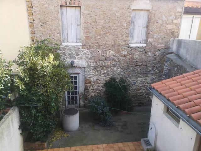 LEZIGNAN CORBIERES Maison de 95 m² environ / Cour de 50 m² env