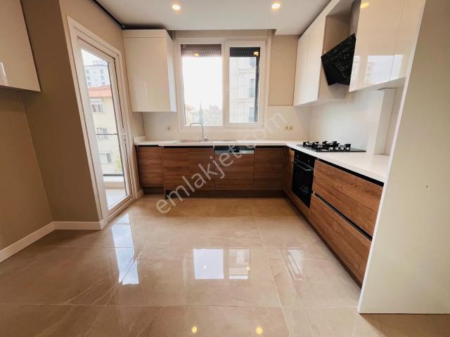 Lf İmaj Bostancı Sahilde Marmaray Yakın Geniş 3+1 Balkon Ebeveyn