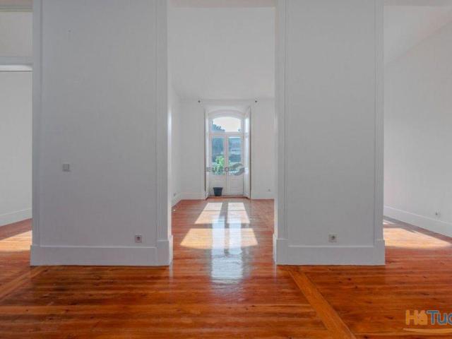 LHA1995 Excelente T1 + 1 para Arrendar no Largo do São Carlos | 26064067934