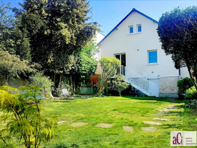L'HAY LES ROSES Charmant Pavillon sur terrain de 385m²